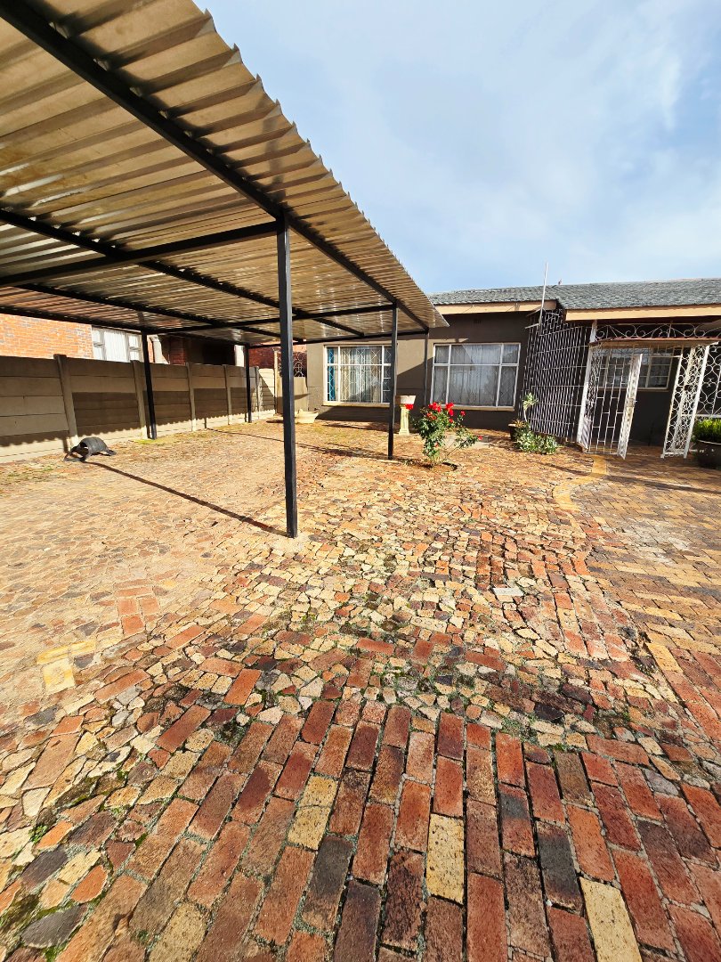 5 Bedroom Property for Sale in Elandia North West